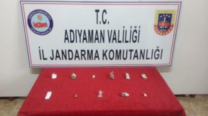 Jandarma 9 Kişiyi Uyuşturucu Kullanırken Yakaladı