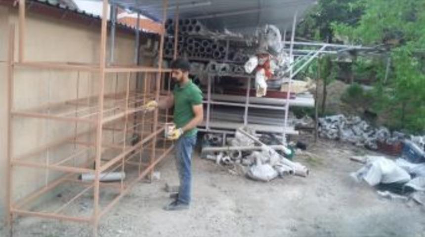 Üniversite Öğrencisi Okul Harçlığını Boya Yaparak Çıkartıyor