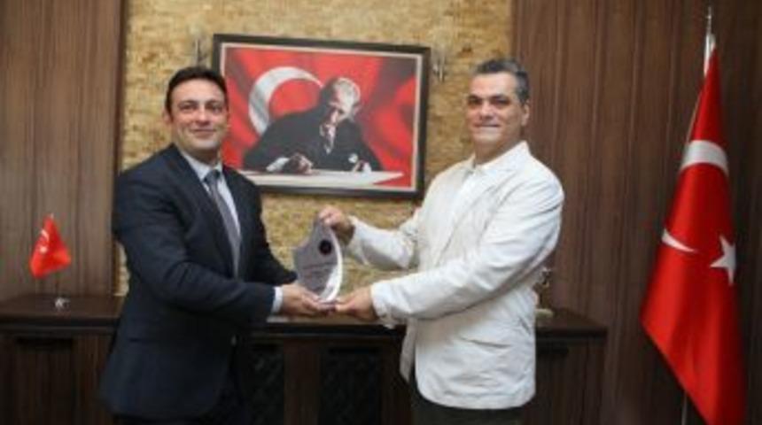 A&uuml; Sosyal Bilimler Meslek Y&uuml;ksekokulu&rsquo;nda Devir Teslim T&ouml;reni