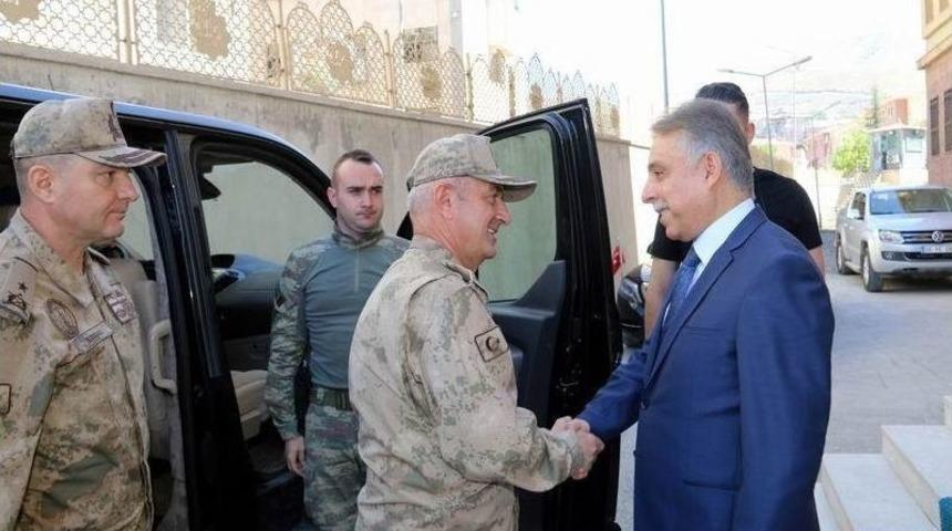 Korgeneral Karataş&rsquo;tan Vali Toprak&rsquo;a Ziyaret