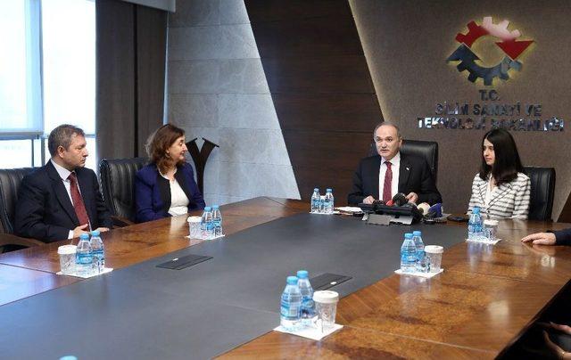 Bakan &Ouml;zl&uuml;, Aziz Sancar Bursunu Kazanan Nazlı Değer&rsquo;i Kabul Etti 1