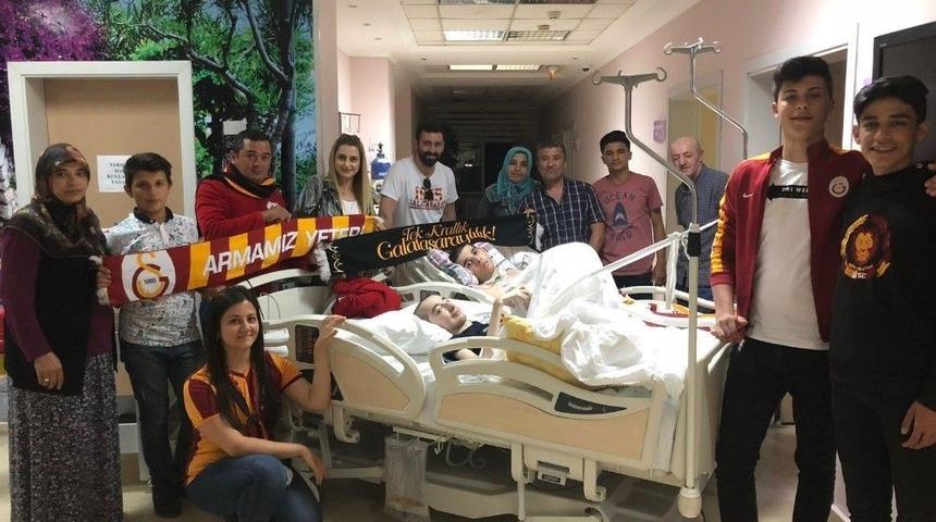 Yıldız Futbolcu Gomis&rsquo;ten Gen&ccedil; Hastaya Ge&ccedil;miş Olsun Videosu