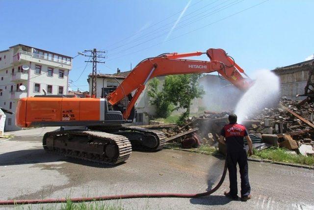 Bayburt Harabe Binalardan Temizleniyor