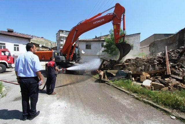 Bayburt Harabe Binalardan Temizleniyor