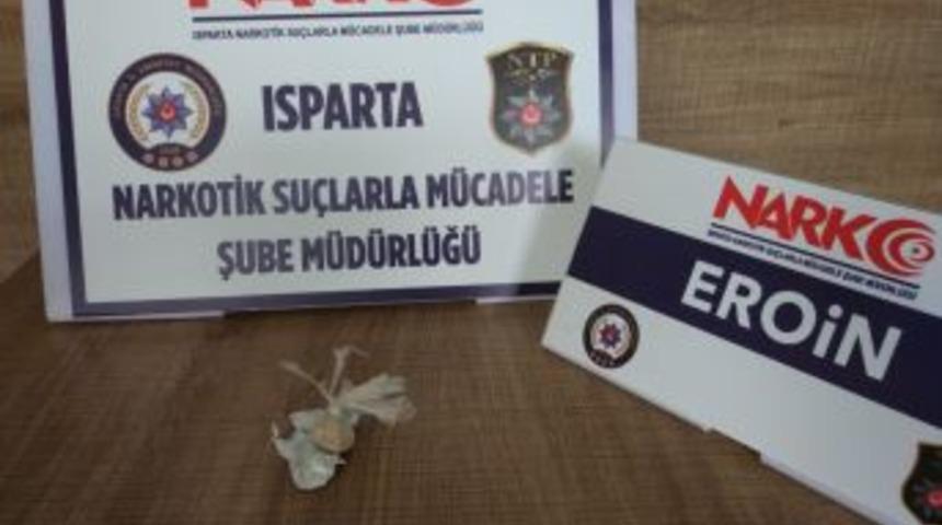 Isparta&rsquo;da Polisin Durdurduğu Ara&ccedil;ta Eroin Ele Ge&ccedil;irildi