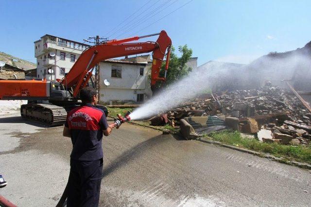 Bayburt Harabe Binalardan Temizleniyor