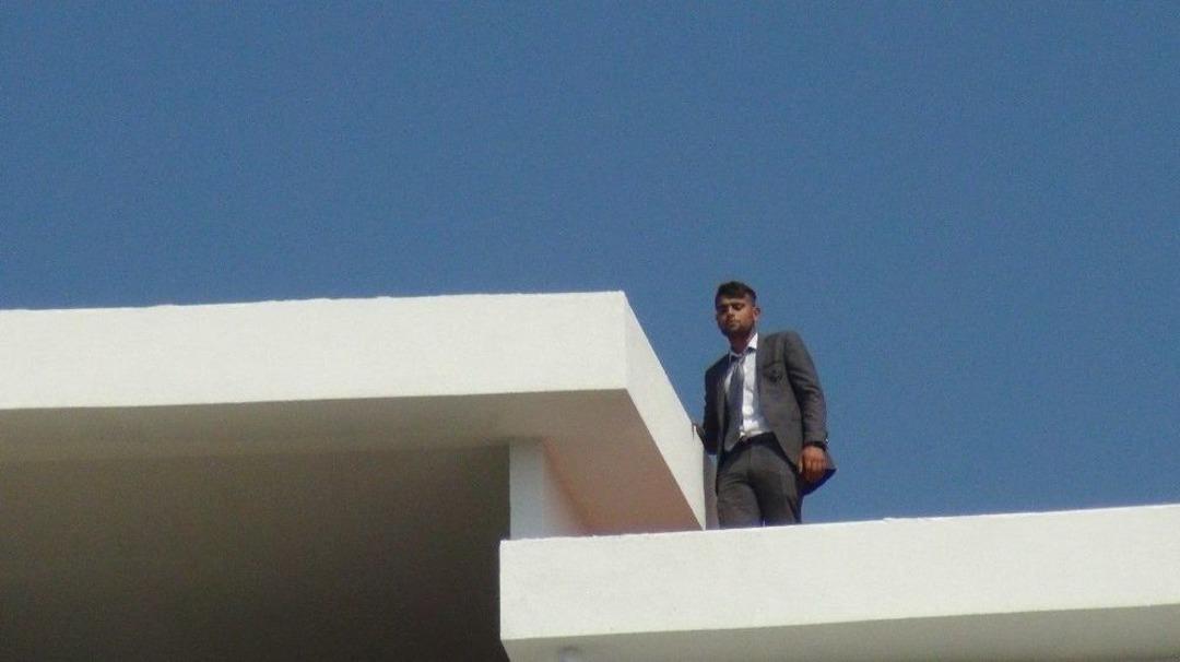 Klip &Ccedil;ekeceğini S&ouml;ylediği İnşaatın &Ccedil;atısında İntihara Kalkıştı