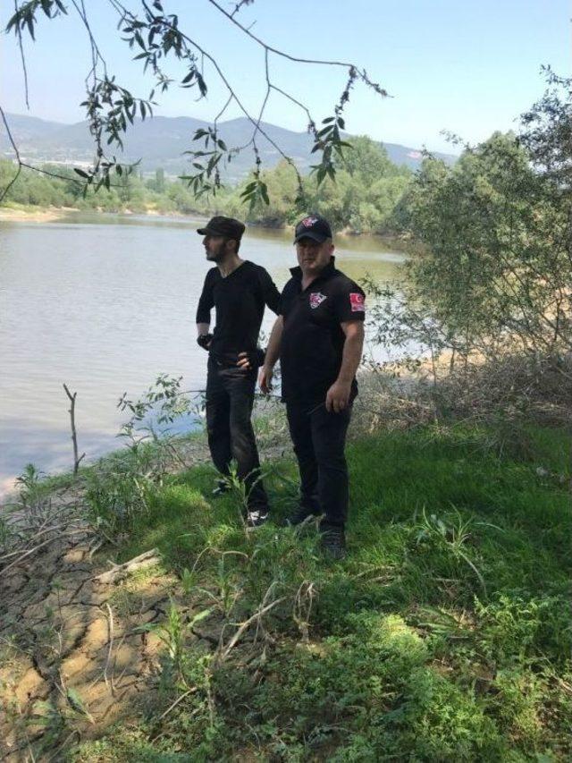 Sakarya Nehrine Düştüğü İddia Edilen Şahıs İçin Arama Çalışması Başlatıldı