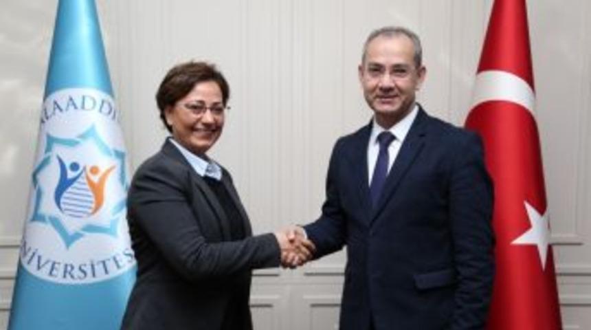 Abd&rsquo;de Se&ccedil;ilen 5 T&uuml;rk&rsquo;ten Biri Alk&uuml;&rsquo; Den