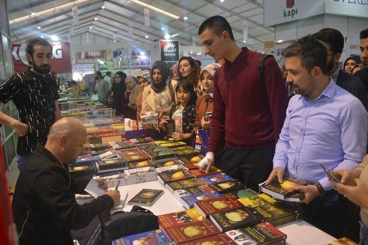 7. Malatya Kitap Fuarı Yazarları Ağırlamaya Devam Ediyor G2
