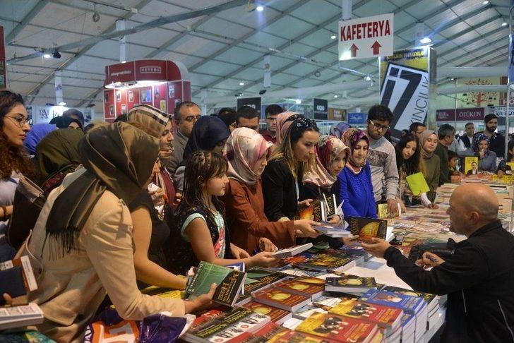 7. Malatya Kitap Fuarı Yazarları Ağırlamaya Devam Ediyor G3