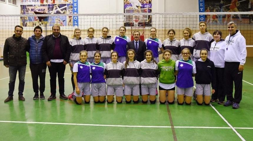 Tepebaşı Gençlik Ve Spor Kulübü Yıldız Bayan Voleybol Takımı Şampiyonluk Kupasını Kaldırdı
