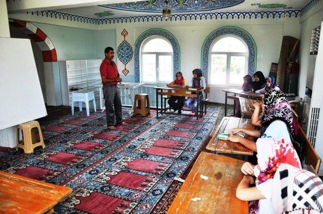 Sarıgöl’de Yaz Kur’an Kursları Açıldı