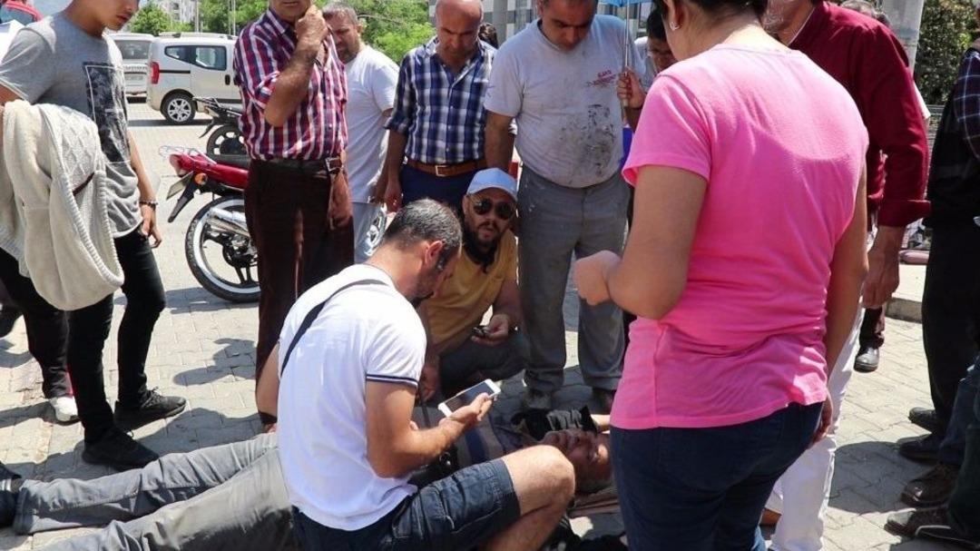 Kaza Yapan Motosikletlinin İmdadına N&ouml;betten D&ouml;nen 112 Personeli Yetişti