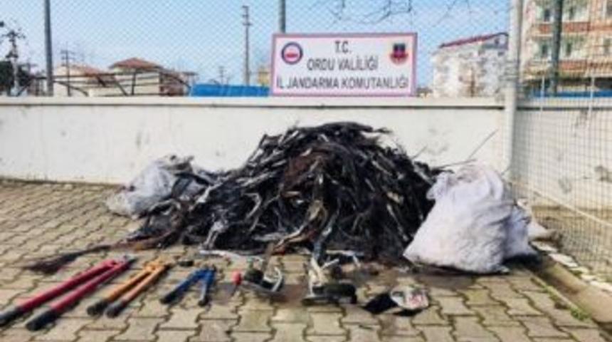 Şof&ouml;r&uuml;n Dikkati Kablo Hırsızlarını Yakalattı