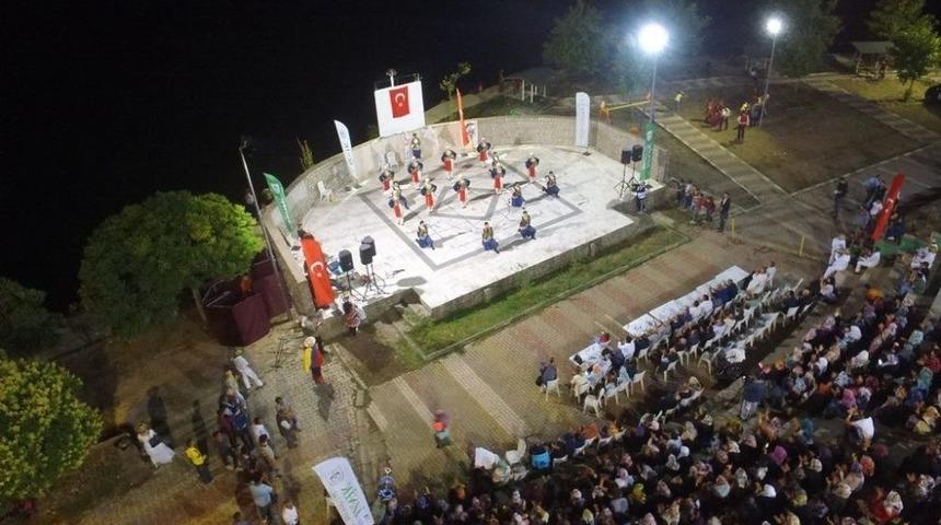 D&uuml;nya Renkleri Boyalıca Da Sahne Aldı