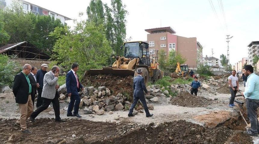 Muş Belediyesinden Yol Genişletme Çalışması