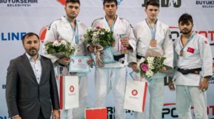 Obb Sporcuları Madalyaya Abone Oldu