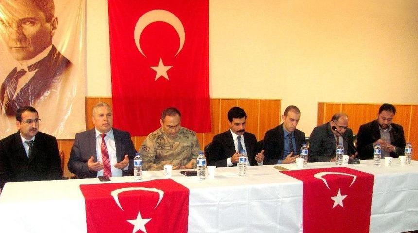 Arabanlı Kadınlar, Kahraman Mehmet&ccedil;ik İ&ccedil;in Atkı Ve Bere &Ouml;recek