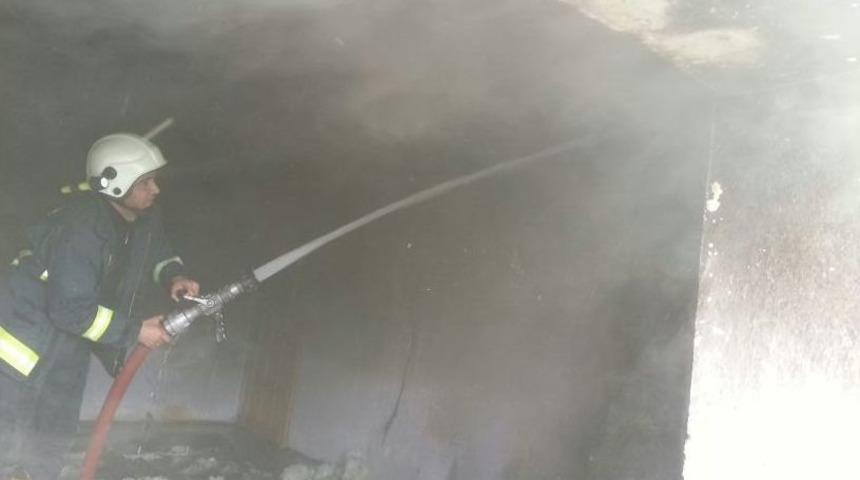 Ateşle Oynayan &Ccedil;ocuklar Evi Yaktı