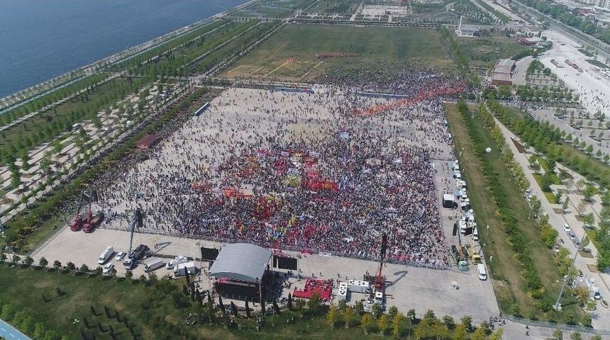 Maltepe&rsquo;de Kutlamalar Başladı, Kalabalık Havadan G&ouml;r&uuml;nt&uuml;lendi