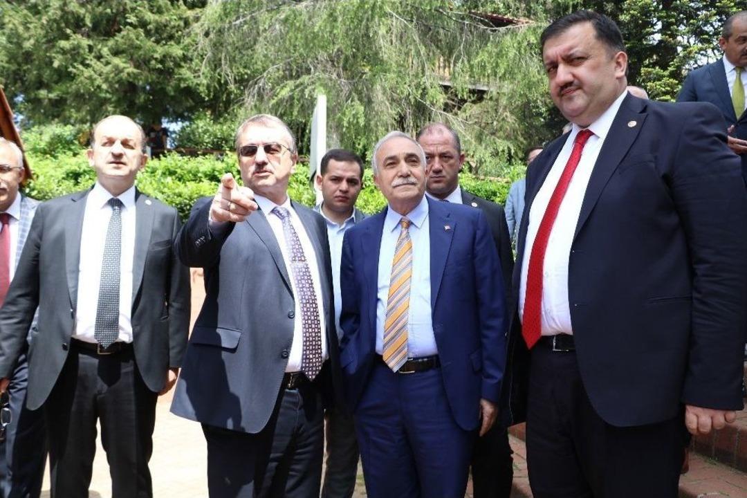 Bakan Fakıbaba Yaş &Ccedil;ay Taban Fiyatının Nasıl Belirlendiğini Anlattı