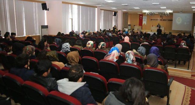 ‘şehir Ve İnsan’ Konulu Konferans Düzenlendi