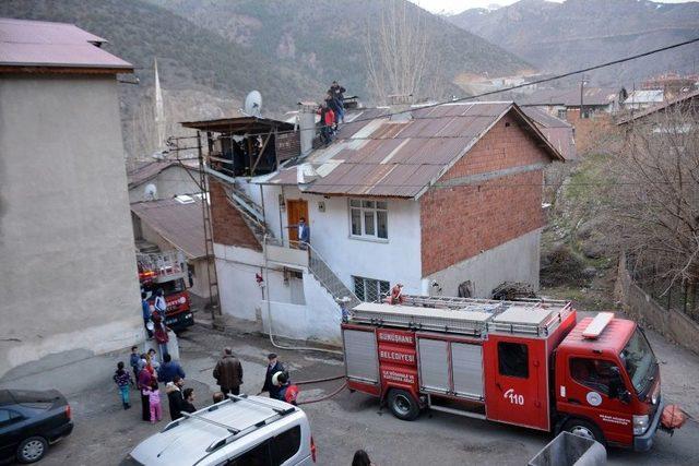 Gümüşhane’de Çatı Yangını