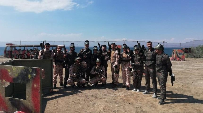 Elite World Personeli Paintball İle Stres Attı