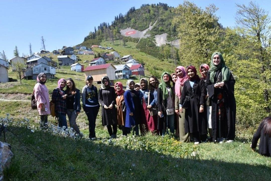 &Ouml;ğrenciler Yaylaya &Ccedil;ıkarak Doyasıya Eğlendiler