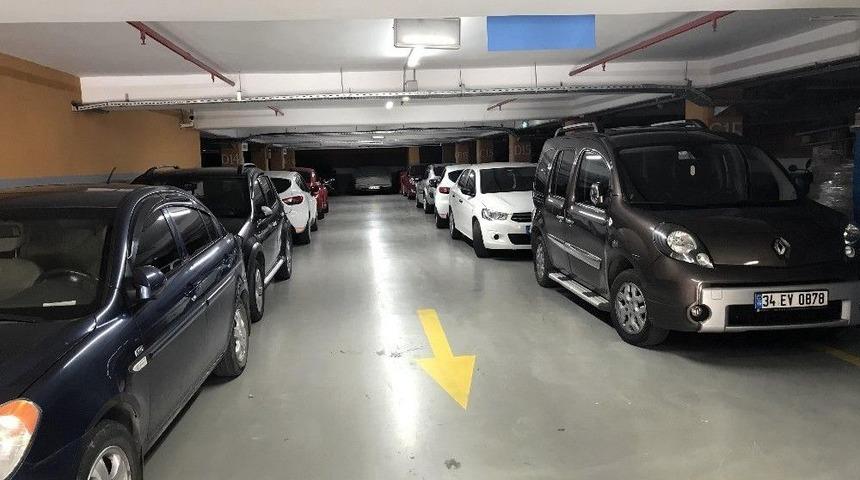 Dolu Uyarısı Sonrası İstanbul&rsquo;da Kapalı Otoparklar Doldu Taştı