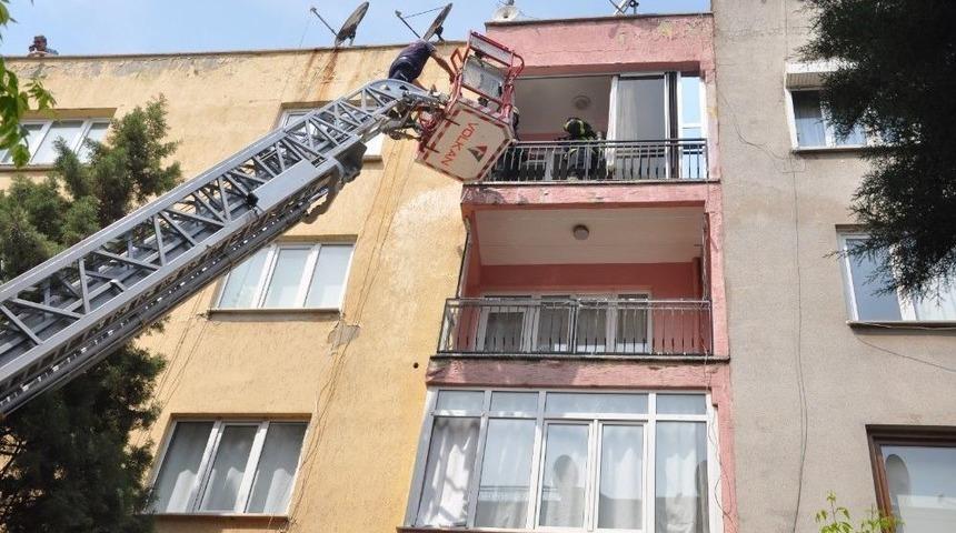 Soma&rsquo;da Ev Yangını: 4 Yaralı