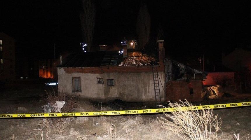 M&uuml;stakil Ev Yangında Kullanılamaz Hale Geldi