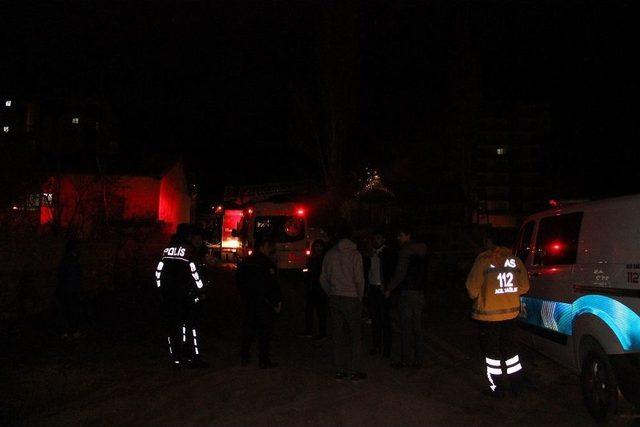 M&uuml;stakil Ev Yangında Kullanılamaz Hale Geldi 1