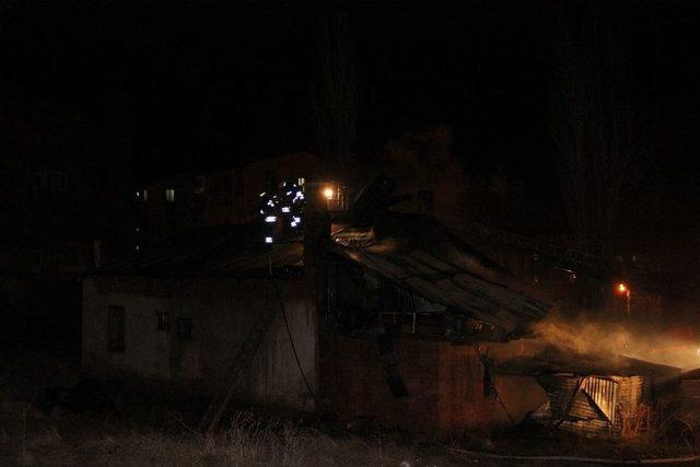 M&uuml;stakil Ev Yangında Kullanılamaz Hale Geldi 2