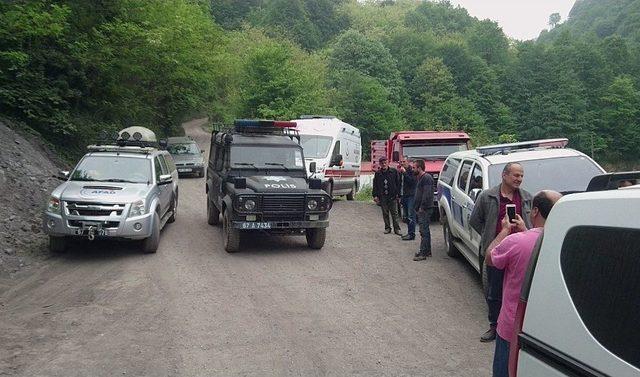 Madende Göçükte İki İşçinin Mahsur Kaldığı İhbarı Ekipleri Alarma Geçirdi