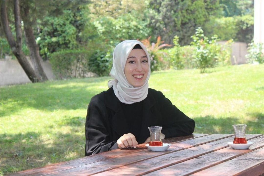 En Gen&ccedil; Milletvekili R&uuml;meysa Kadak, &ldquo;&ouml;nce Finalime Girdim, Sonra Esnaf Ziyareti Yaptım&rdquo;