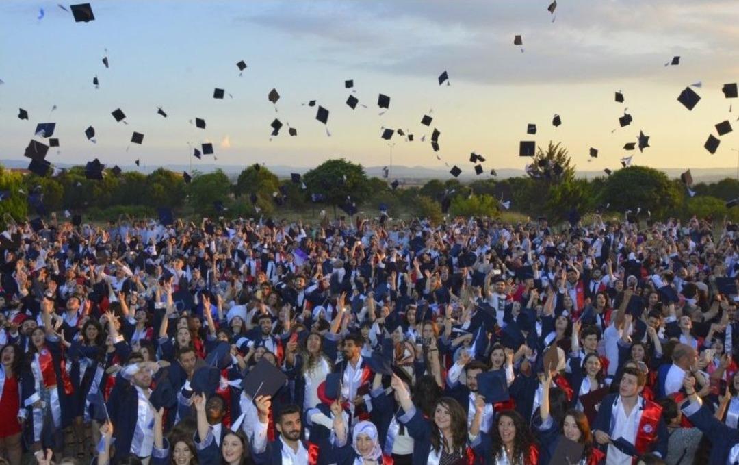 Biga İibf Ve Biga Uygulamalı Bilimler Fak&uuml;ltesi Mezuniyet T&ouml;reni Ger&ccedil;ekleştirildi