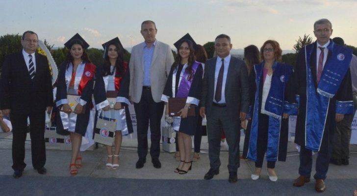 Biga İibf Ve Biga Uygulamalı Bilimler Fakültesi Mezuniyet Töreni Gerçekleştirildi G5