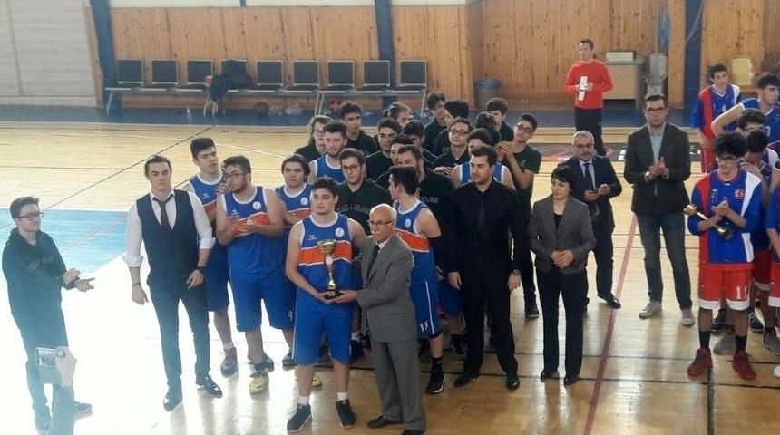 Kardelen Koleji Gen&ccedil; Erkek Basketbol Takımı Nevşehir Şampiyonu Oldu