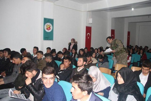 Malazgirt’teki Lise Öğrencilerine Askeri Okullar Anlatıldı