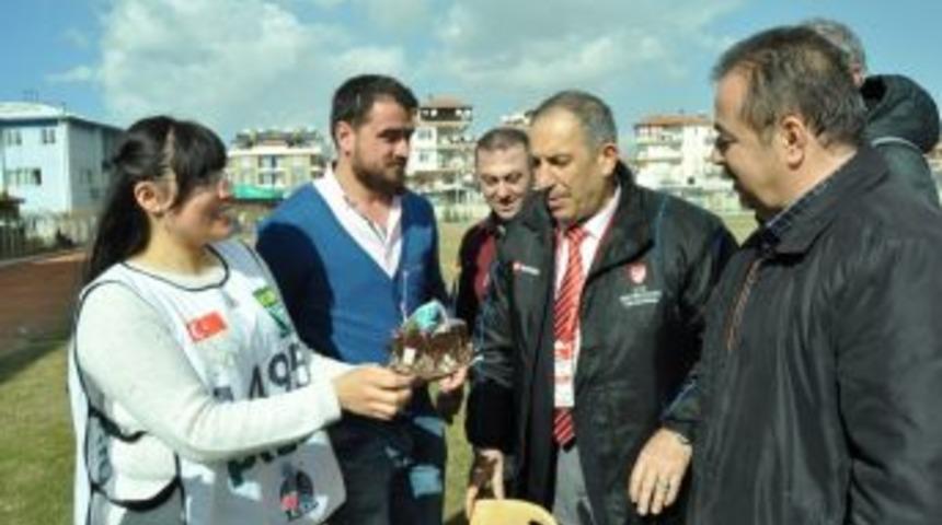 Futbol Sahasında Doğum G&uuml;n&uuml;