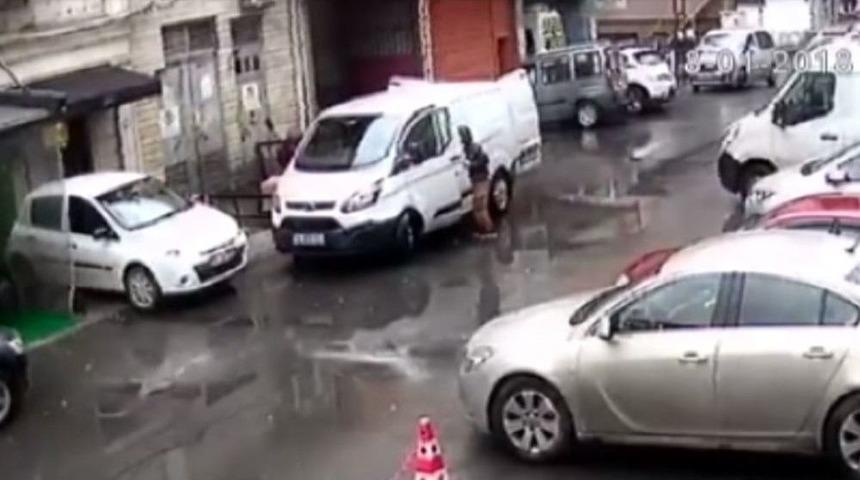 (&ouml;zel) 15 Saniyede Cep Telefonunu Kaşla G&ouml;z Arasında B&ouml;yle &Ccedil;aldı