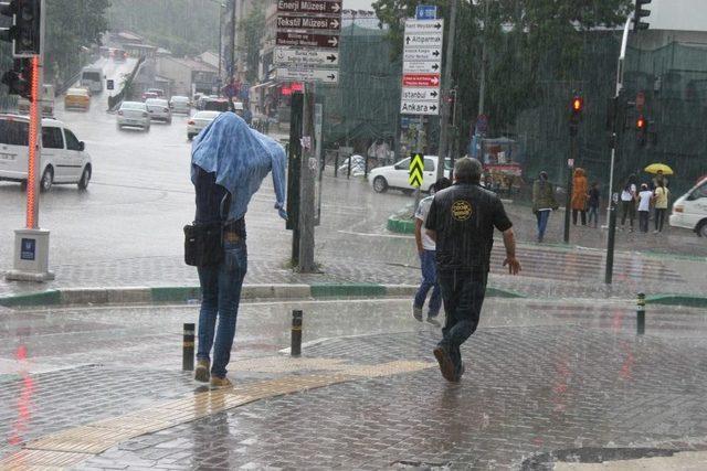 Bursa’da Kısa Süren Yağış Hayatı Olumsuz Etkiledi