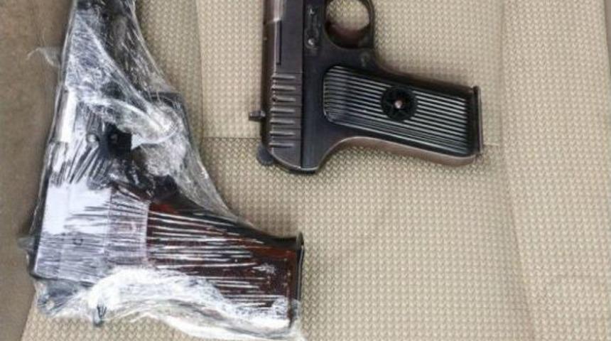 Ş&uuml;pheli Şahısların Arabası Ve Evi Cephanelik Gibi &Ccedil;ıktı