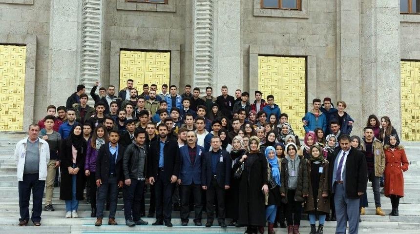 Gen&ccedil;ler, Ankara&rsquo;da Rol Modelini Aradı