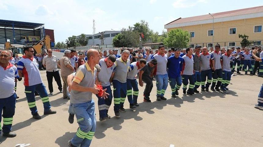 Seyhan Belediye Başkanı Karalar: &ldquo;halay &Ccedil;ekmeyi Bilmem Ama İş&ccedil;inin Hakkını Bilirim&rdquo;