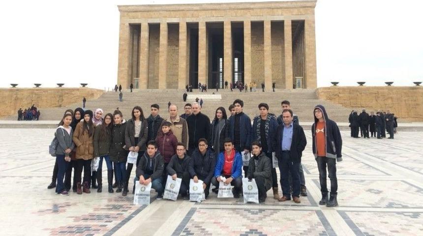 &Ccedil;ukurova Belediyesi 40 &Ouml;ğrenciyi Anıtkabir&rsquo;e G&ouml;nderdi