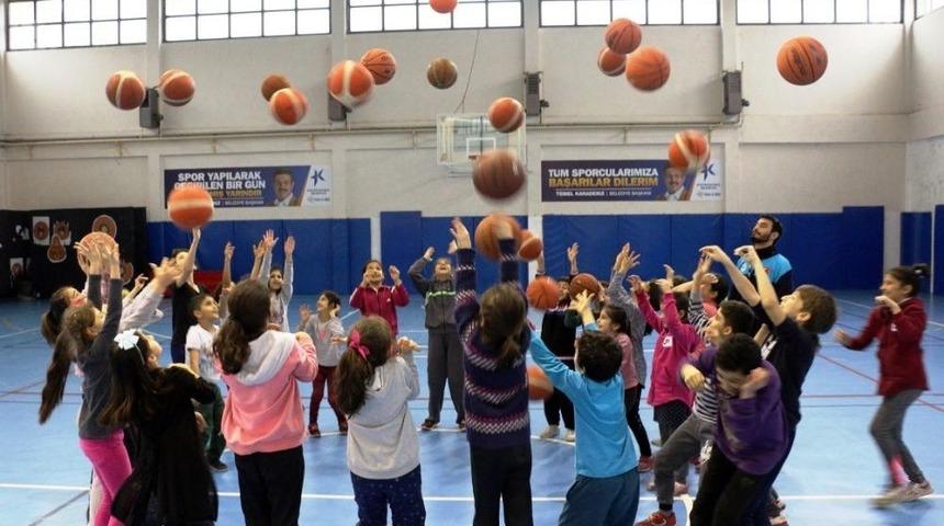 K&uuml;&ccedil;&uuml;k&ccedil;ekmece&rsquo;de Kış Spor Okulları Başladı