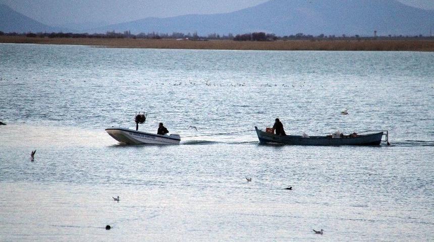 Beyşehir G&ouml;l&uuml;&rsquo;nde Yasa Dışı Avlanan 101 Kişiye 187 Bin Lira Ceza